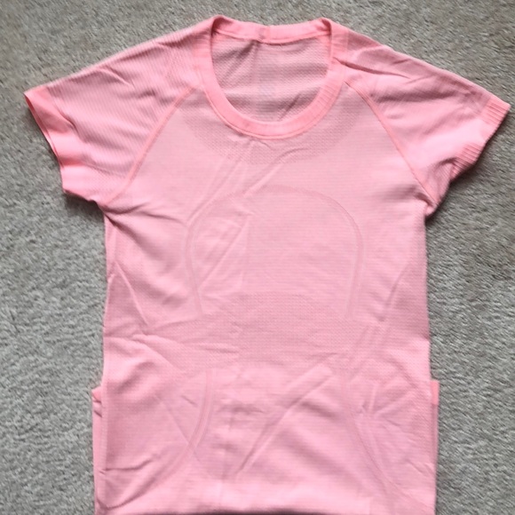 lululemon athletica Tops - Lululemon Swiftly Tech Short Sleeve lululemon athletica Tops - Lululemon Swiftly Tech Short Sleeve